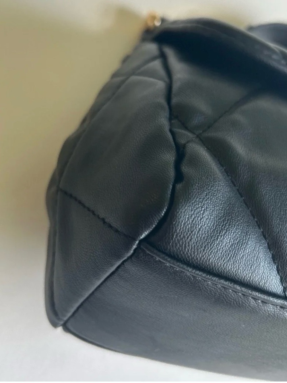 Bradgley Mischka Black Leather Quilted Handbag. - Picture 13 of 13